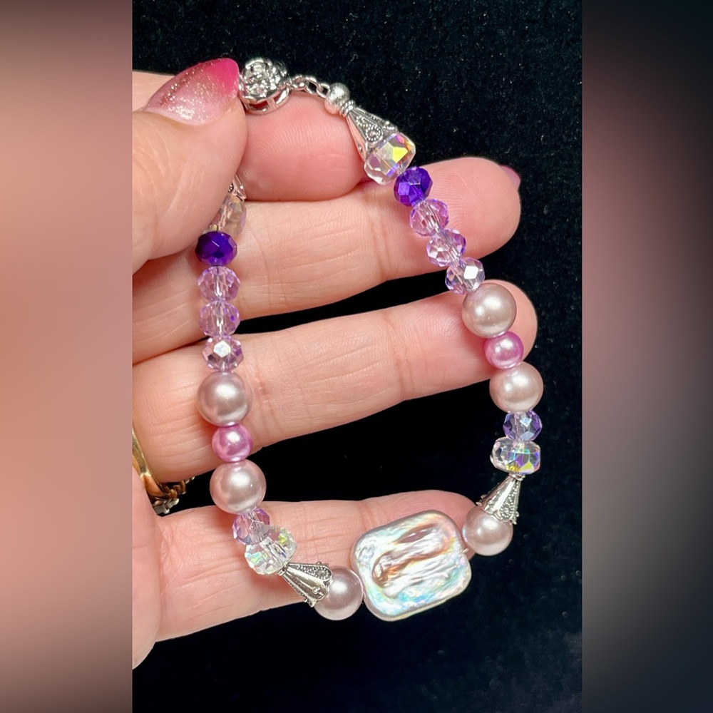 Elegant Freshwater Pearl Bracelet with Rose silver Accents-classic closure